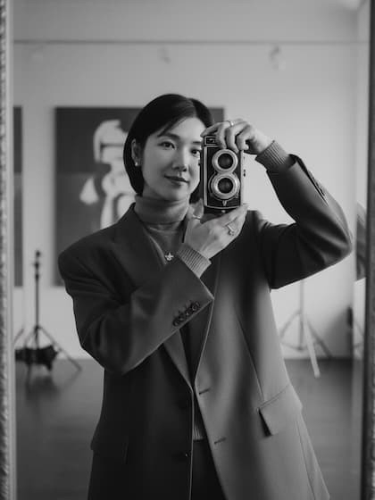 AI Mirror Selfie portrait style example